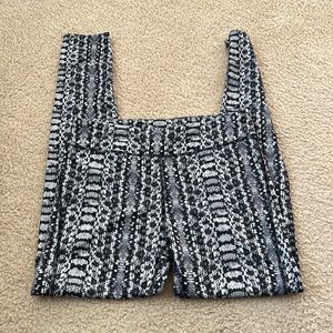 Under armour heat gear compression L snake print